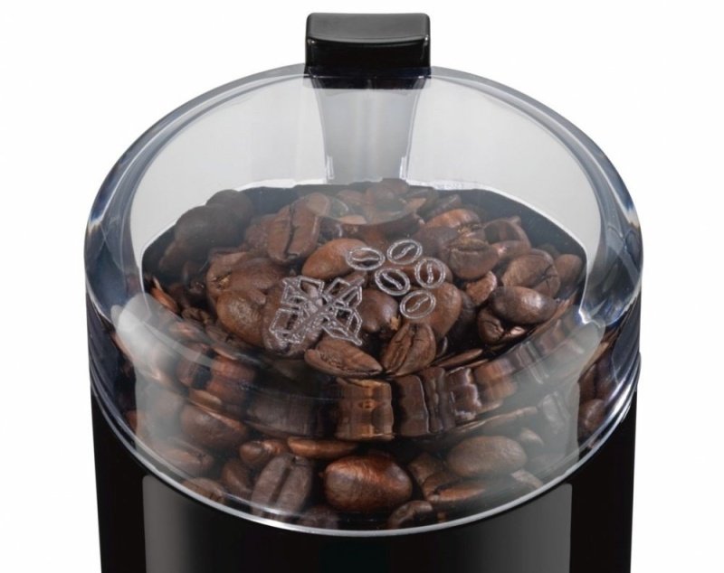 Kávové zrná v nádobe mlynčeka