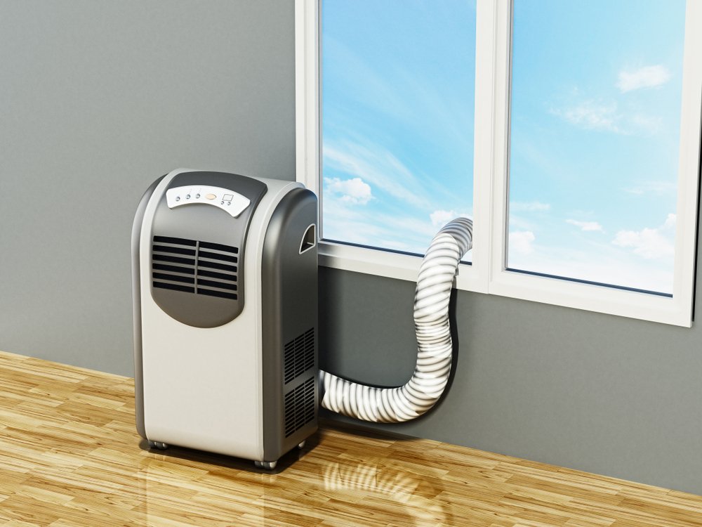 Mobilnú klimatizáciu je zvyčajne potrebné umiestniť v blízkosti okna