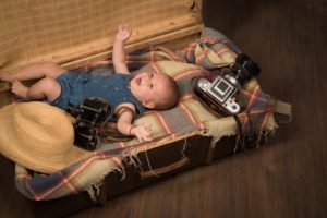 Dieťa v cestovnom kufri