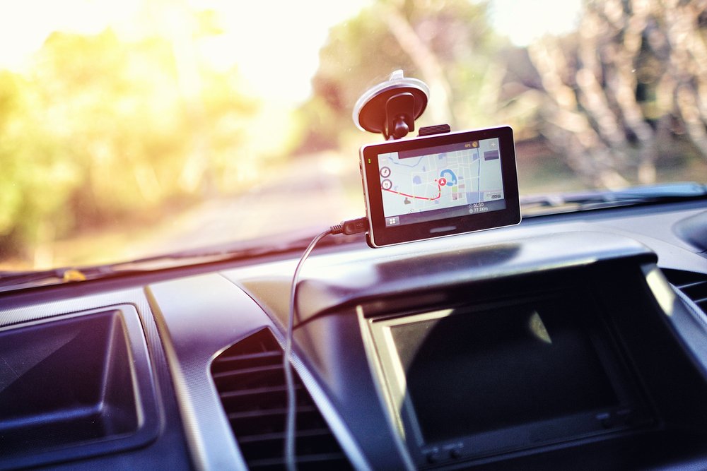 GPS navigácie do auta - čelné sklo