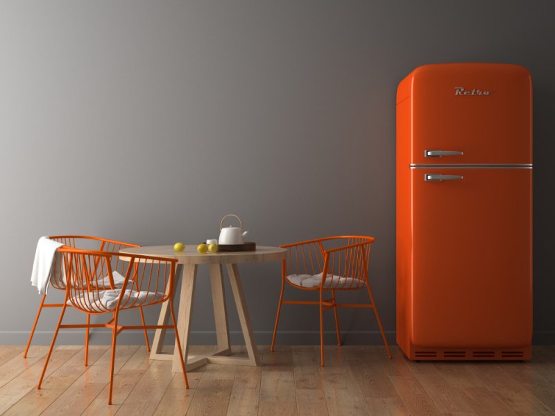 Oranžová retro chladnička 