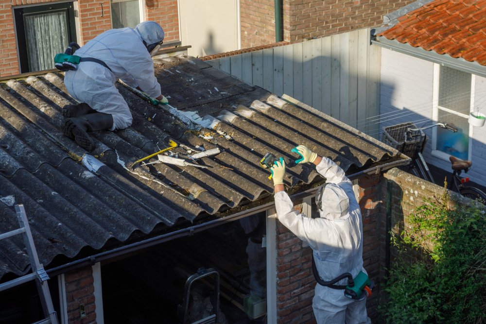 Profesionálna likvidácia azbestovej krytiny zo strechy