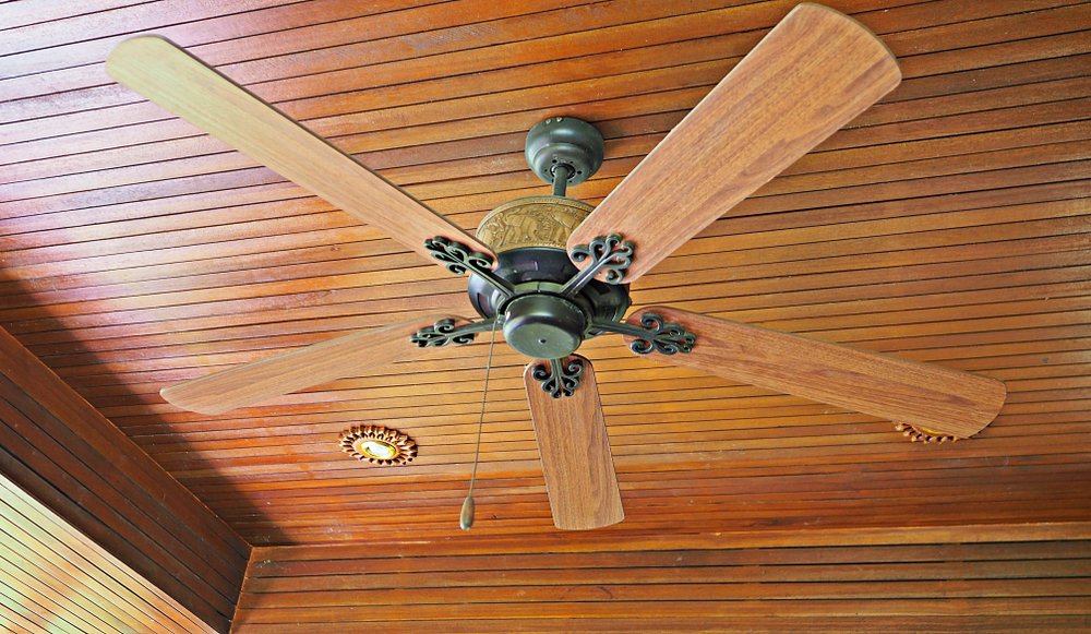 Drevený stropný ventilátor