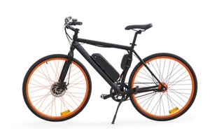 Čierny elektrický bicykel