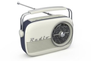 Sivo biele retro rádio