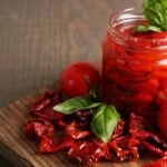 Ako sušiť paradajky v sušičke, v rúre, či na slnku
