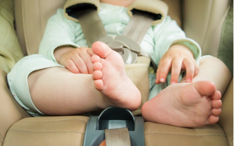 Autosedačky - malé dieťa bezpečne usadené v autosedačke