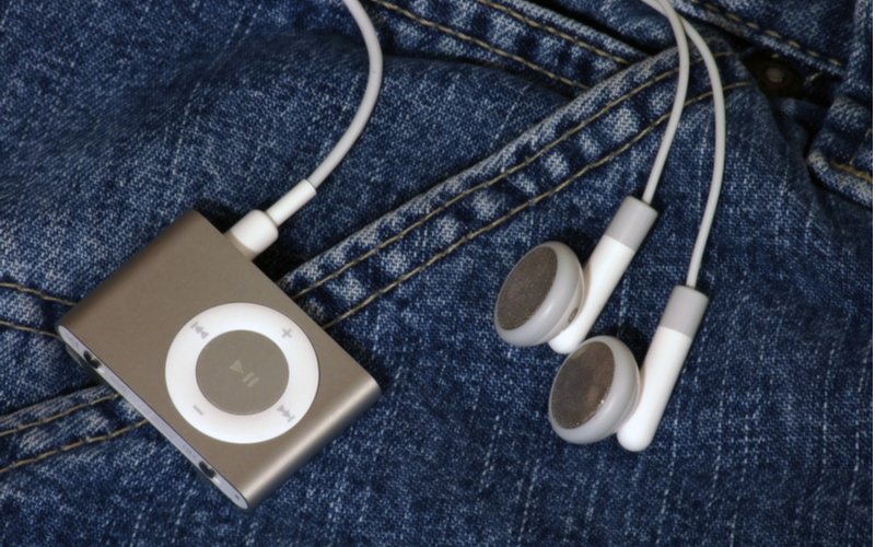 Maličký MP3 prehrávač s úchytom na oblečenie