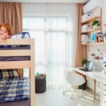 Poschodová posteľ pre deti - multifunkčná, s písacím stolom alebo s úložným priestorom? Aké sú možnosti a ktorú zvoliť?