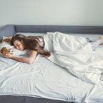 Rozkladacia pohovka - s úložným priestorom alebo na každodenné spanie - prečo zvoliť rozkladaciu pohovku?