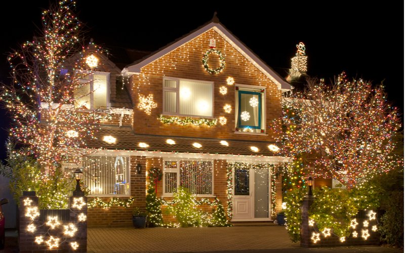 Vianočné svetelné reťaze na dome