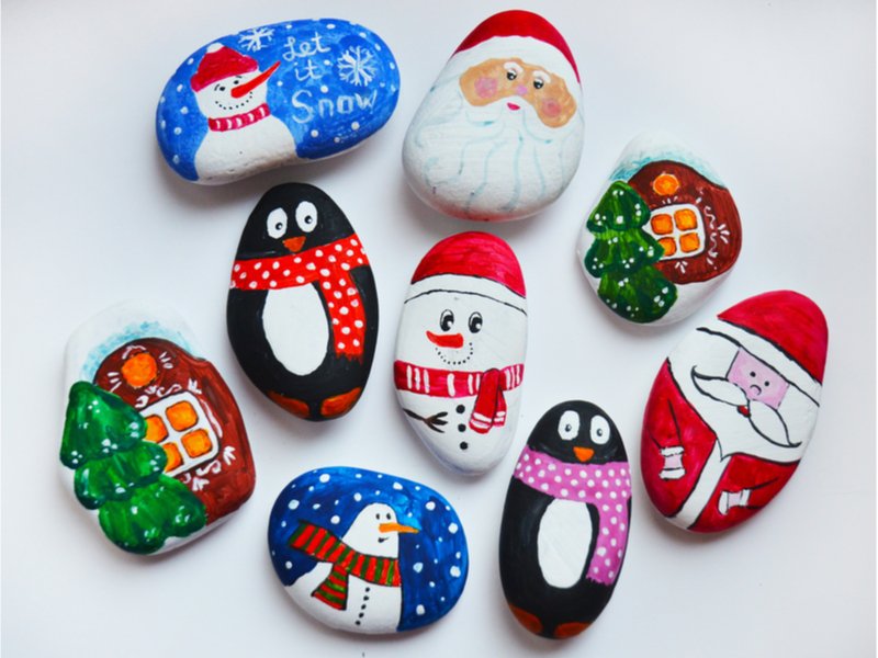Maľované kamienky s vianočným motívom