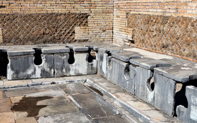 Antická latrína